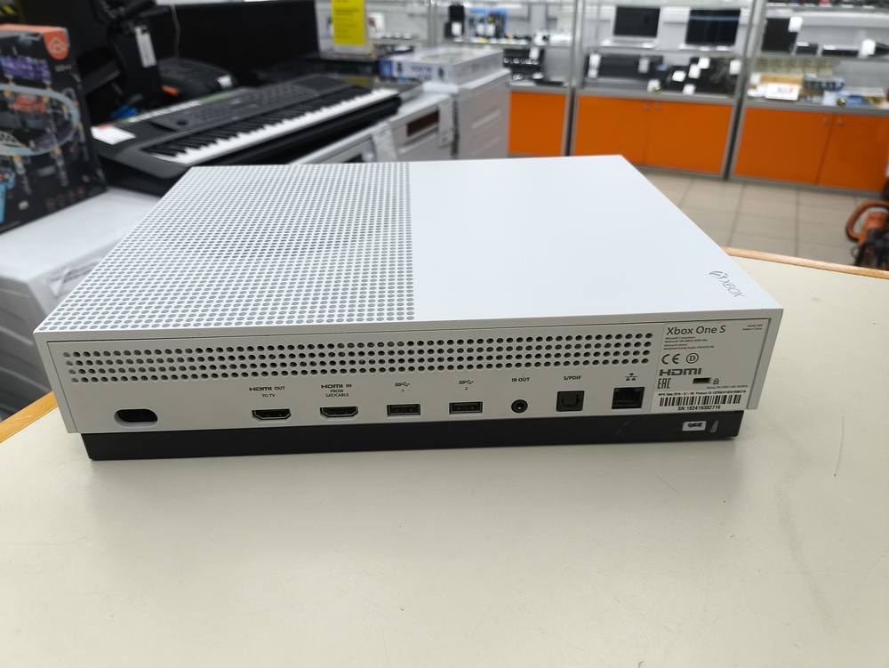 Игровая приставка Xbox One S 1TB Игровая приставка Xbox One S 1TB