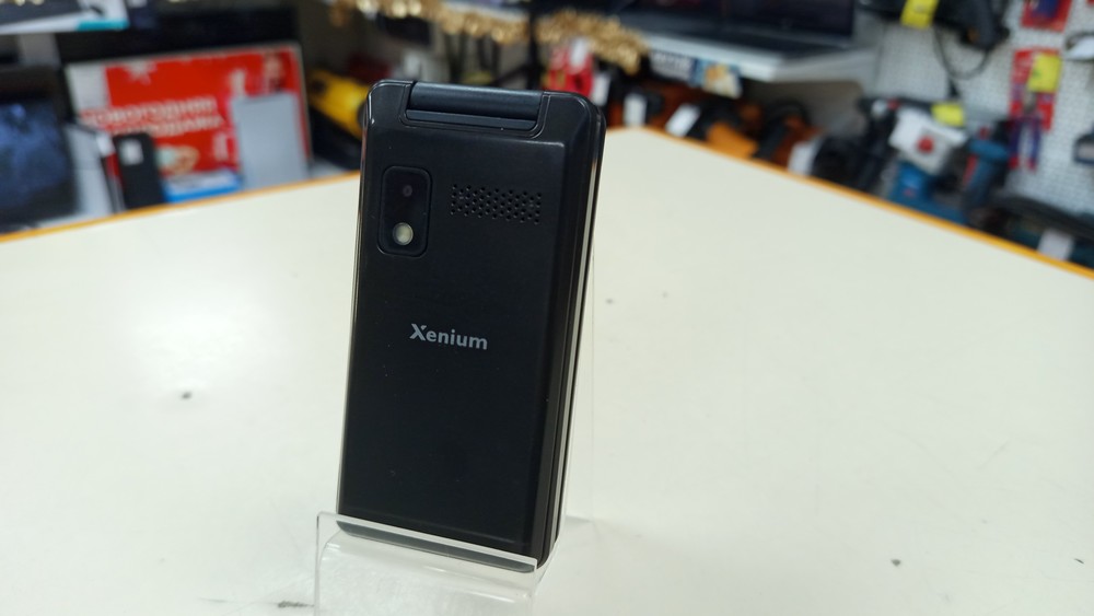 Мобильный телефон Philips X600