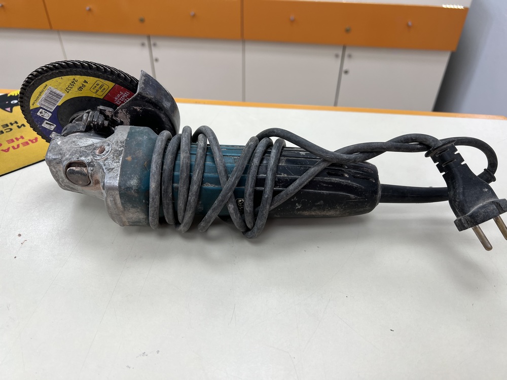 Угловая шлифмашина Makita GA5030