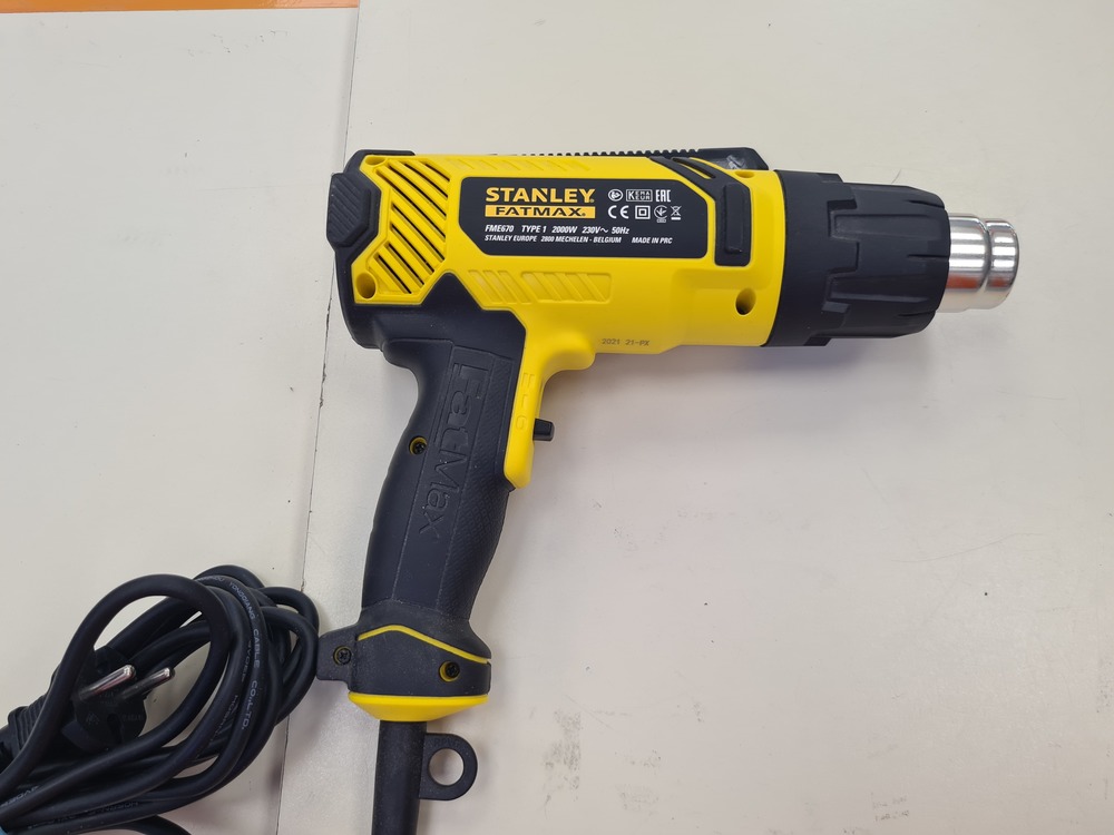Строительный фен Stanley FME670