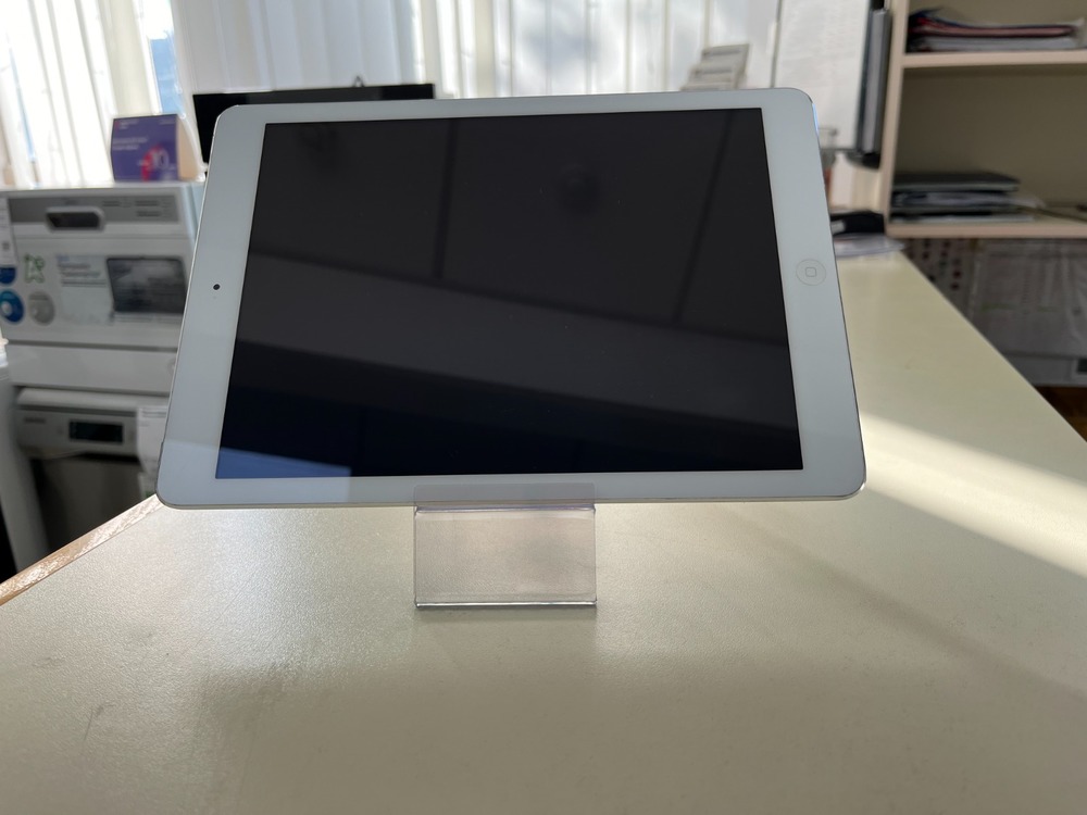 Планшет iPad Air A1475
