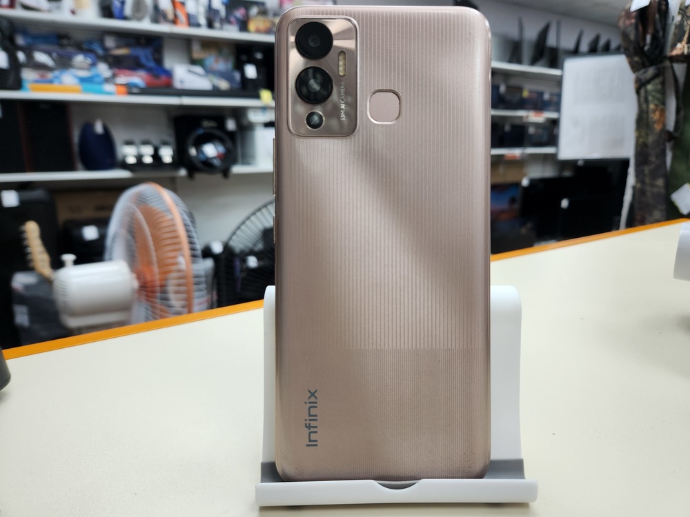 Смартфон Infinix HOT 12 PLAY 4/64