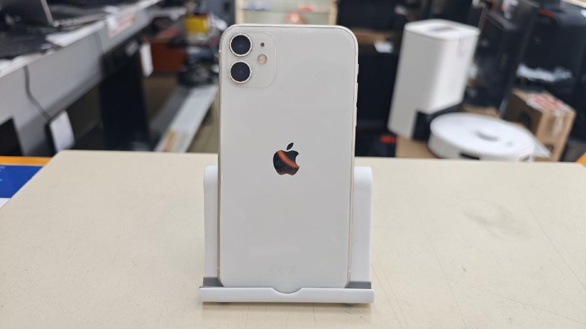 Смартфон Apple iPhone 11 64Gb