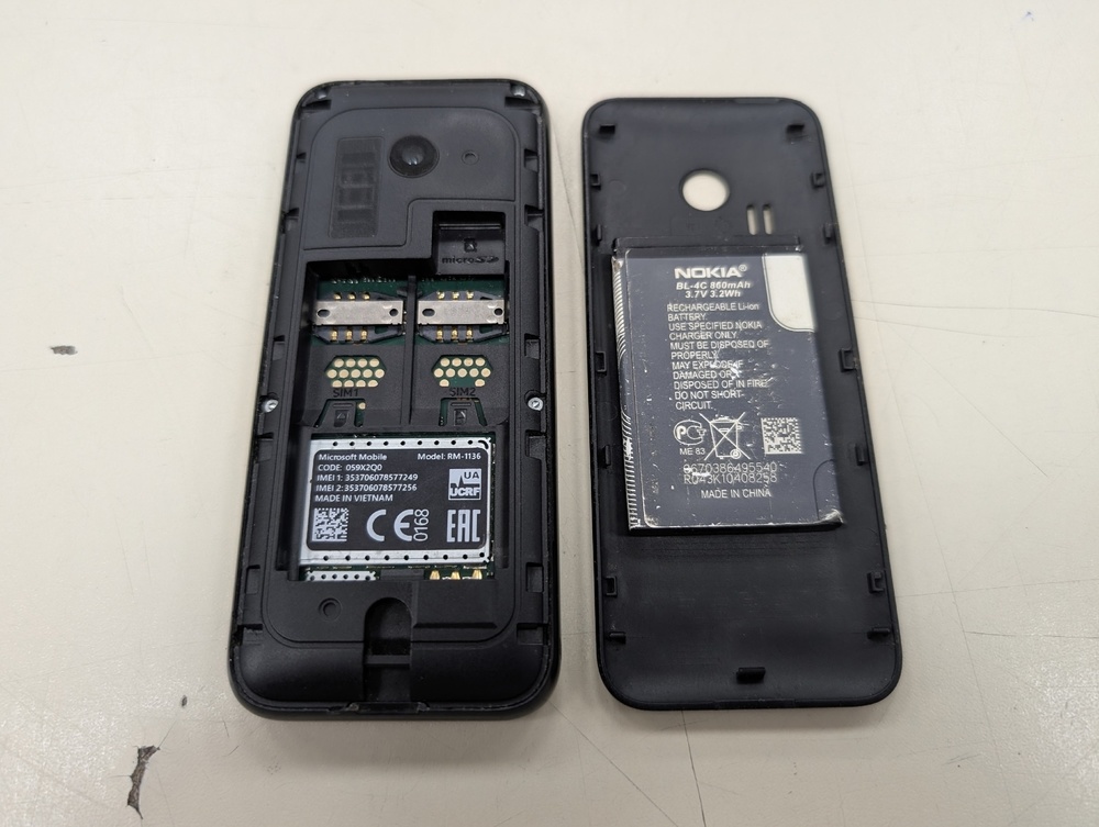 Мобильный телефон Nokia RM-1136