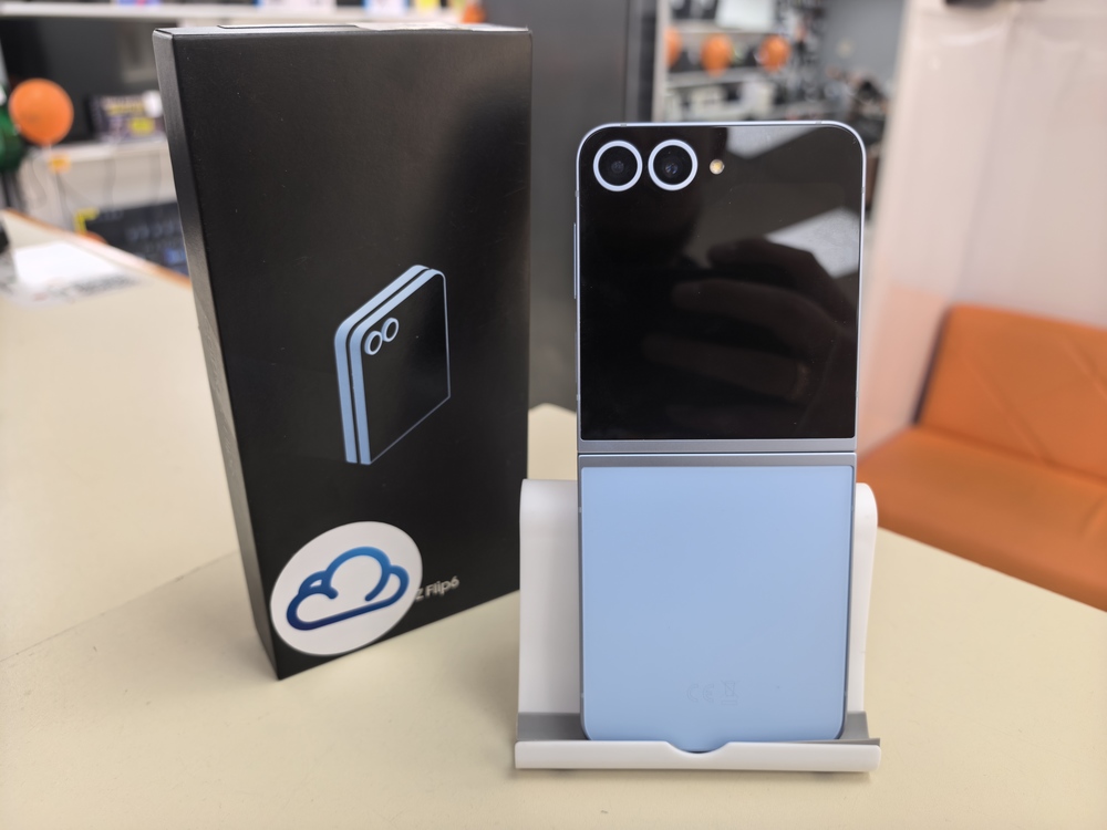 Смартфон Samsung Galaxy Z Flip 6 12/256