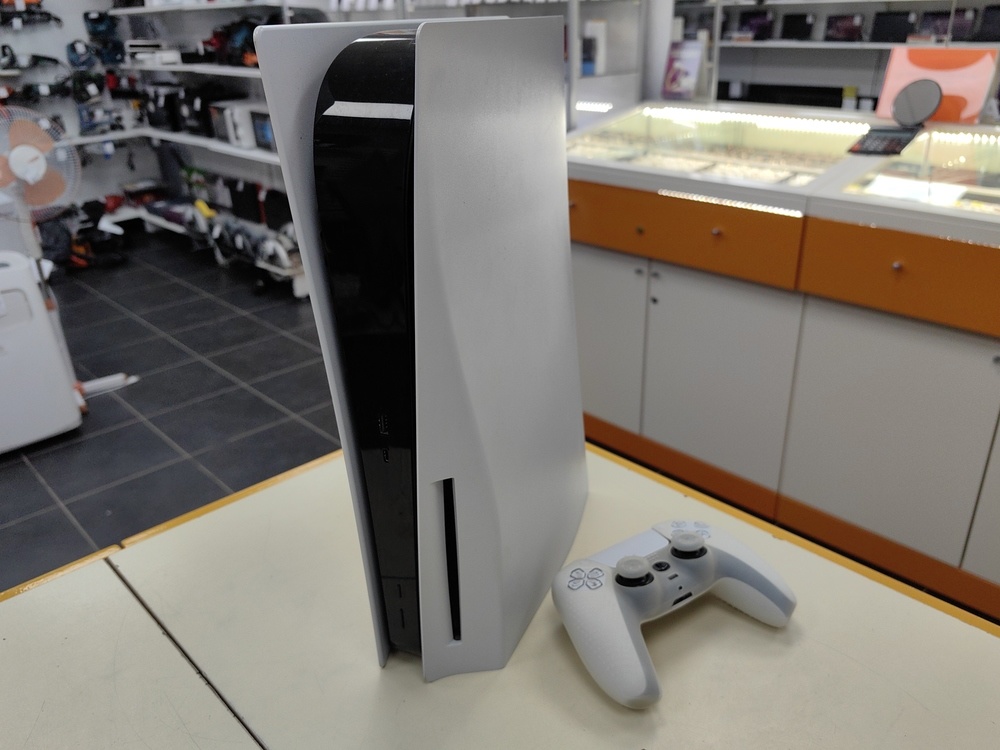 Игровая приставка PlayStation 5 825Gb (С дисководом)