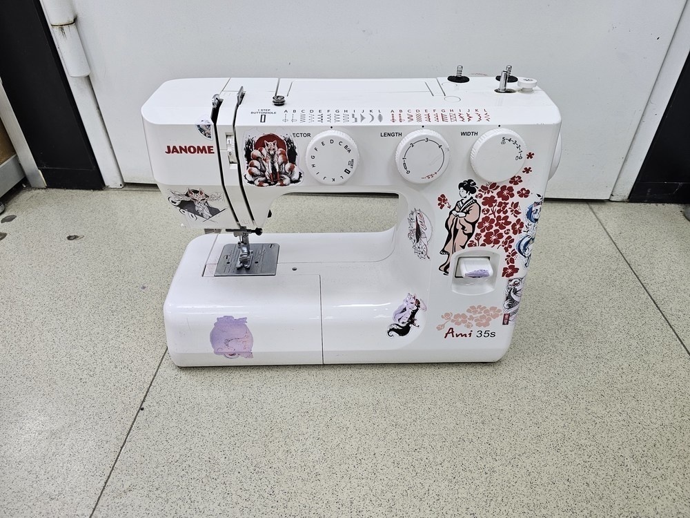 Швейная машина Janome Ami 35S