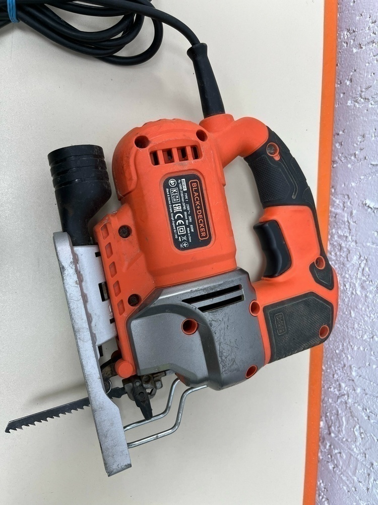 Лобзик Black & Decker BES610;