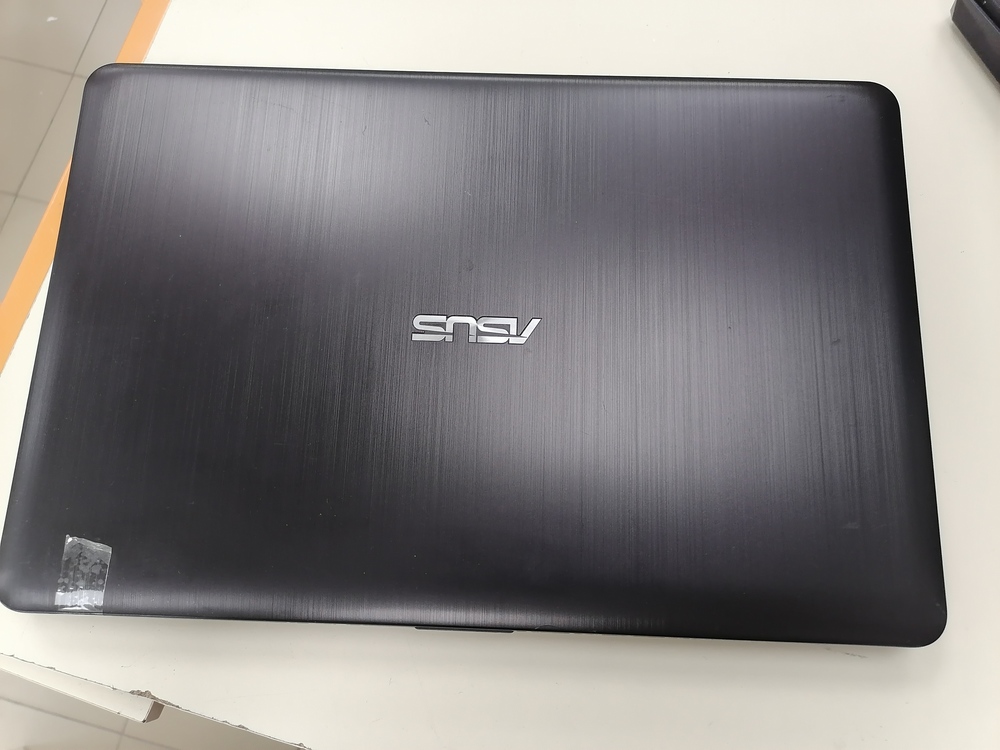 Ноутбук ASUS; Celeron N3060, HD Graphics, 4 Гб, Нет, 500 Гб