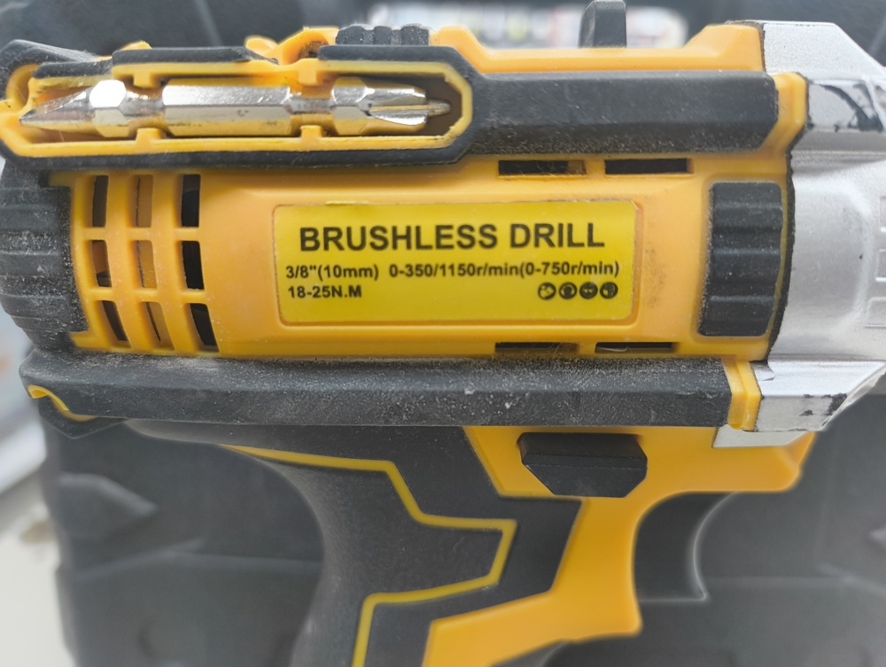 Шуруповерт Dewalt 18-25 n.m