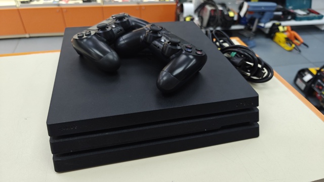 Игровая приставка PlayStation 4 Pro 1Tb Игровая приставка PlayStation 4 Pro 1Tb