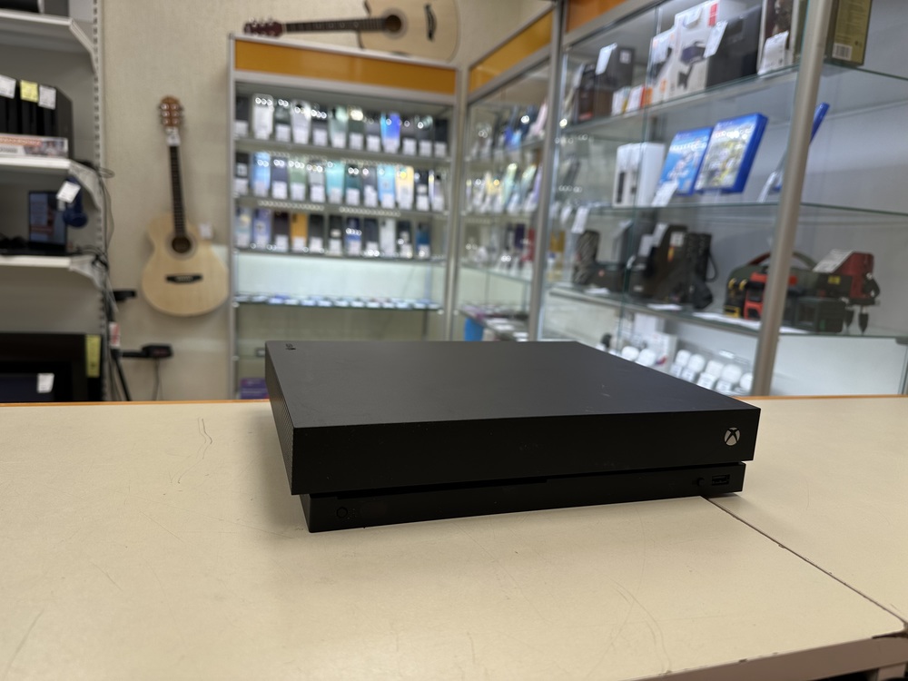 Игровая приставка Xbox One X 1Tb