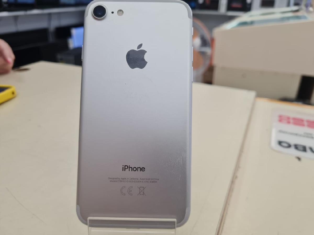 Смартфон Apple iPhone 7 32Gb