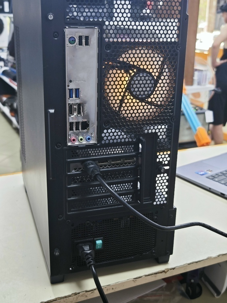 Системный блок Noname; Ryzen 5 8400F, Geforce RTX 5060, 32 Гб, 512 GB, Нет