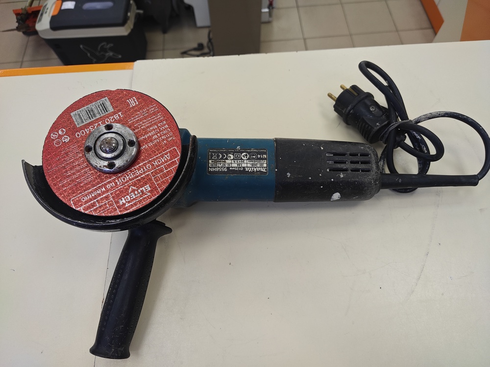Угловая шлифмашина Makita 9558HN