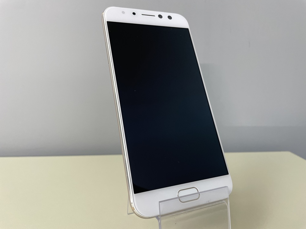 Смартфон Asus ZE552KL