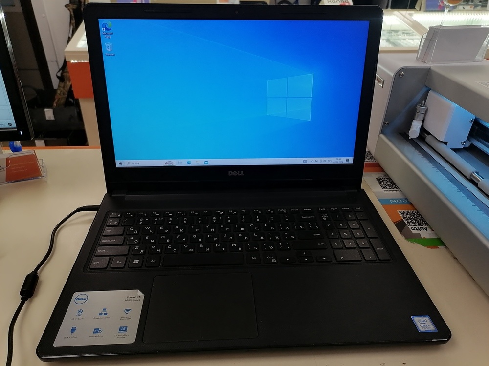 Ноутбук DELL; Core i3-7020U, Intel HD Graphics 620, 4 Гб, 256 Гб, Нет