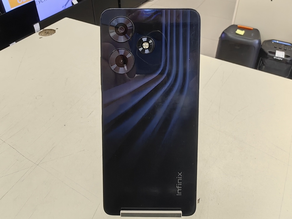 Смартфон Infinix HOT 30 4/128