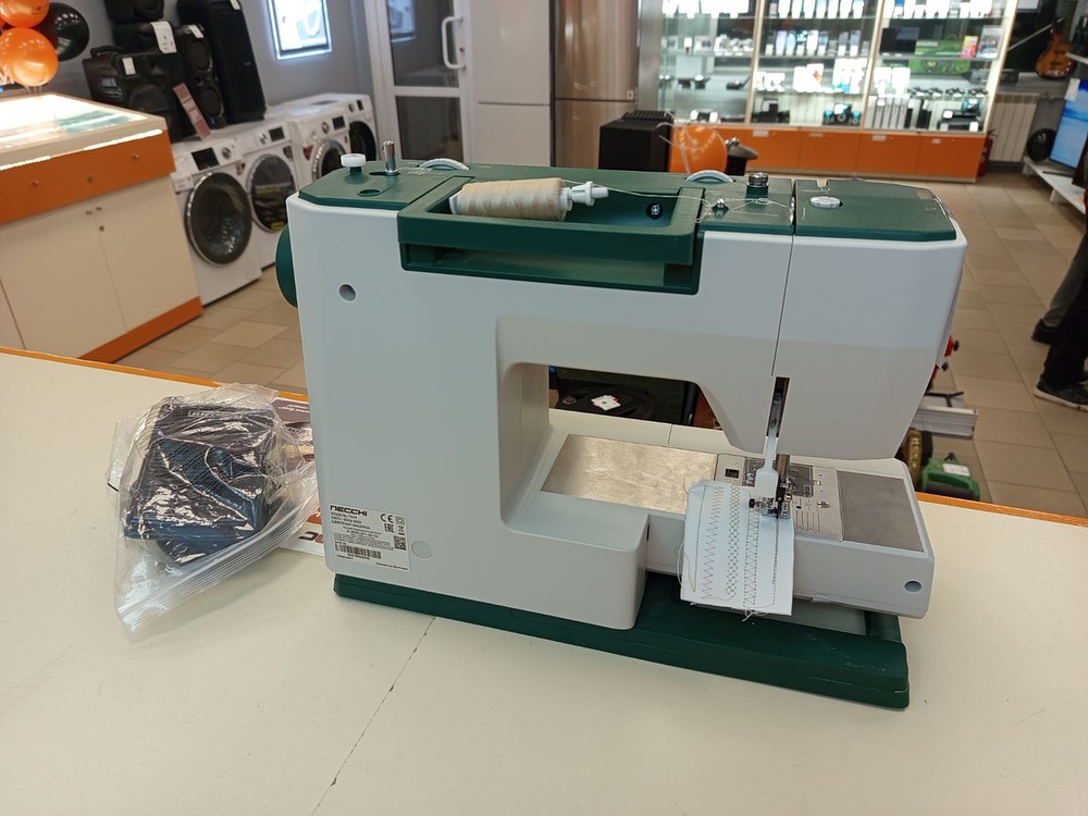 Швейная машина Necchi 7424