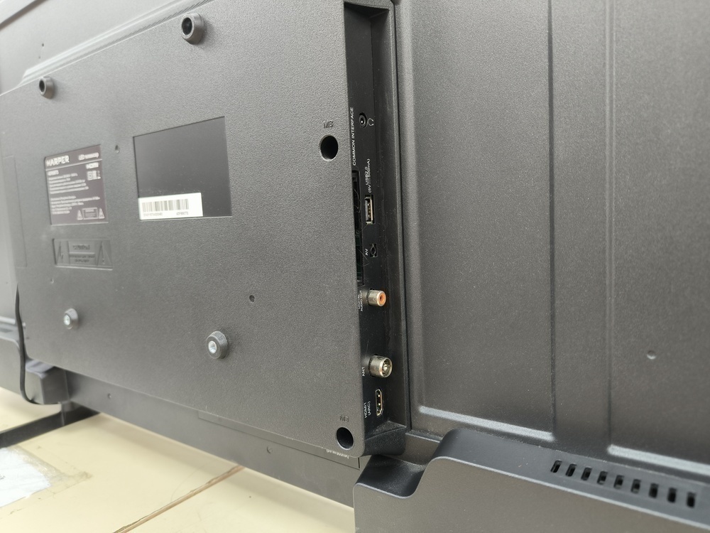 LED Телевизор Harper 43F690TS