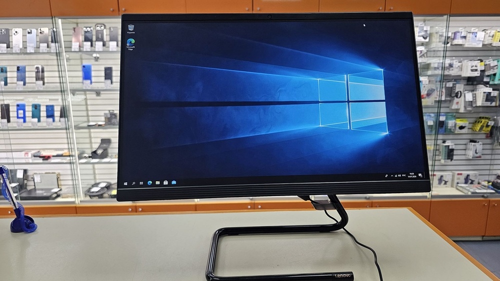 Моноблок Lenovo; Pentium 5405U, Intel UHD Graphics 610, 4 Gb, 1 Tb, Нет