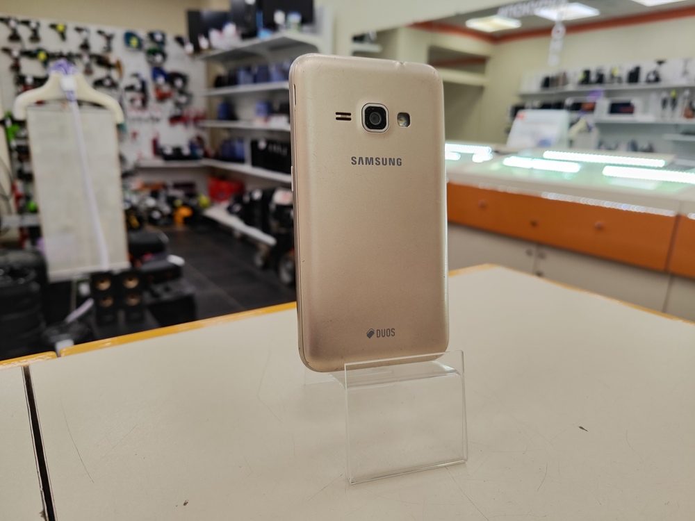 Смартфон Samsung Galaxy J1 2016 1/8