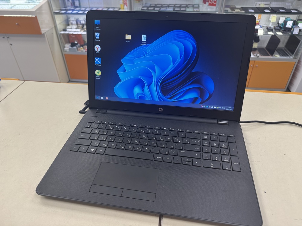 Ноутбук HP; A9-9425, Radeon 520, 8 Гб, 256 Гб, Нет