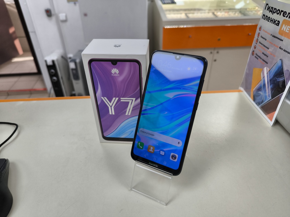 Смартфон Huawei Y7 4/64