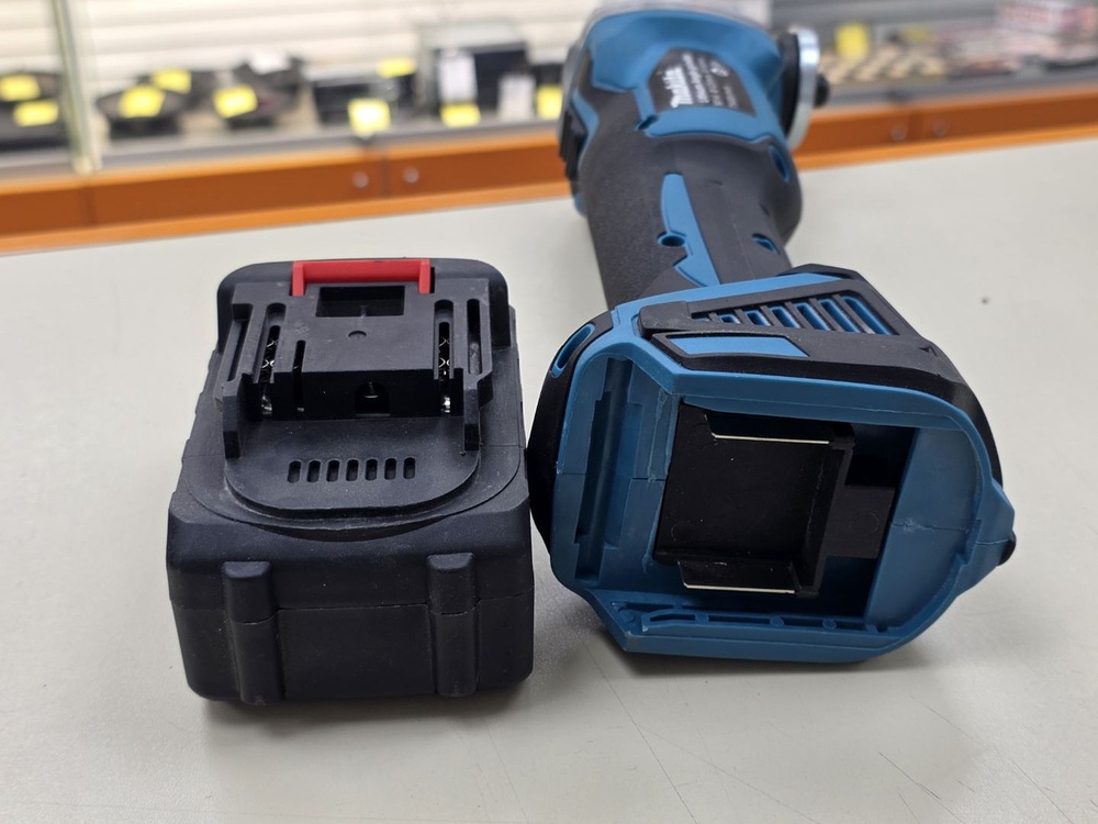 Угловая шлифмашина Makita M10