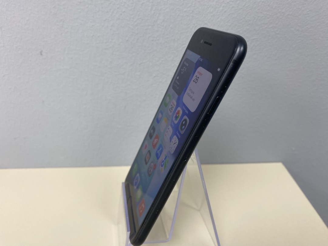 Смартфон Apple iPhone SE 2020 64Gb