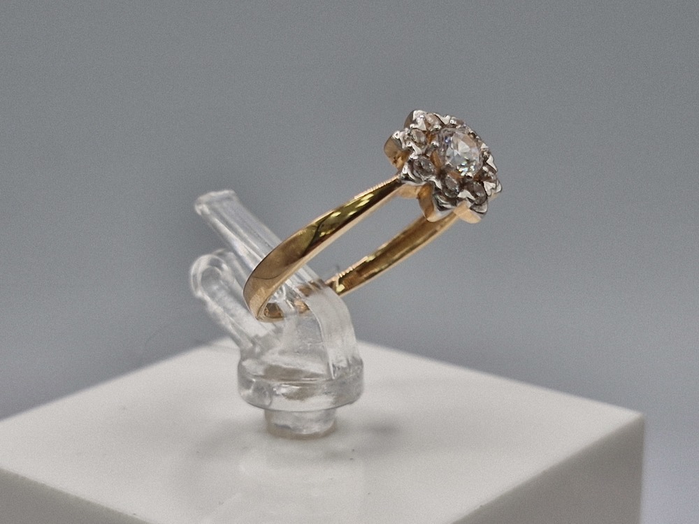 01-117797 КОЛЬЦО С КАМНЯМИ (Au 585)