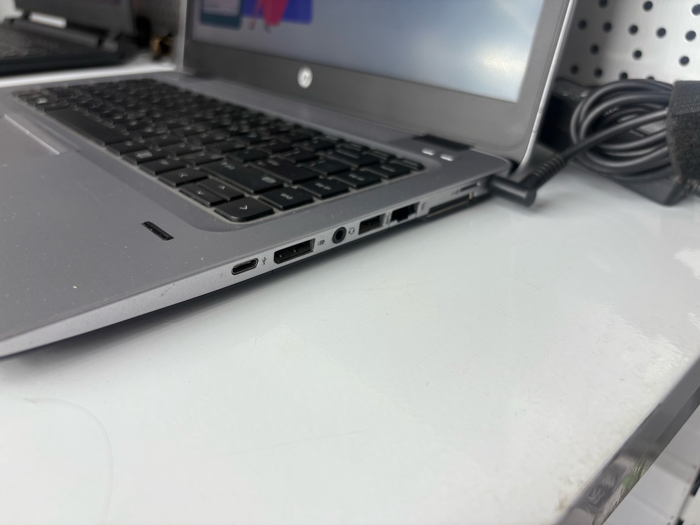 Ноутбук HP Bang Olufsen Elite Book; PRO A10-8730B, Radeon R5 series, 8 Гб, 128 Гб, Нет