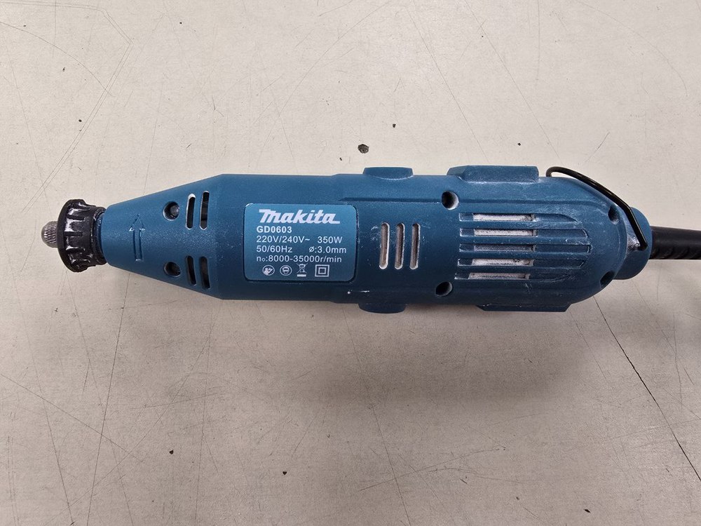 Гравер Makita GD0603