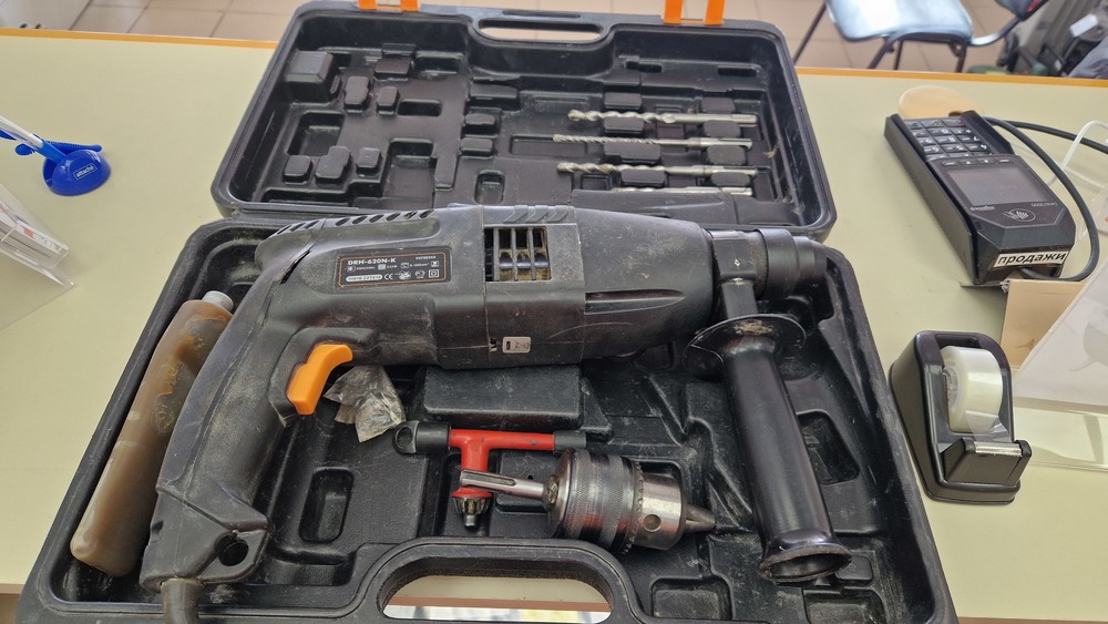 Перфоратор Defort DRH-620N-K