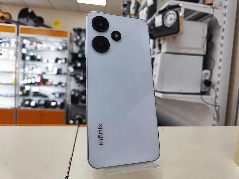 Смартфон Infinix HOT 30i 4/128