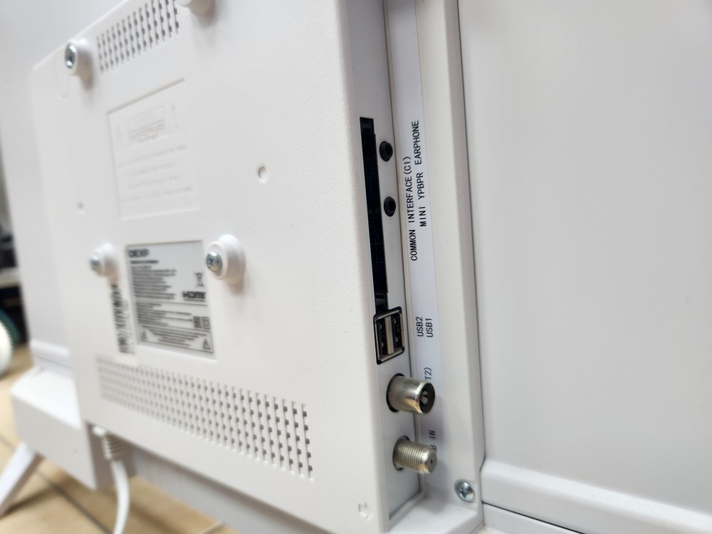 LED Телевизор Dexp 32HHY1