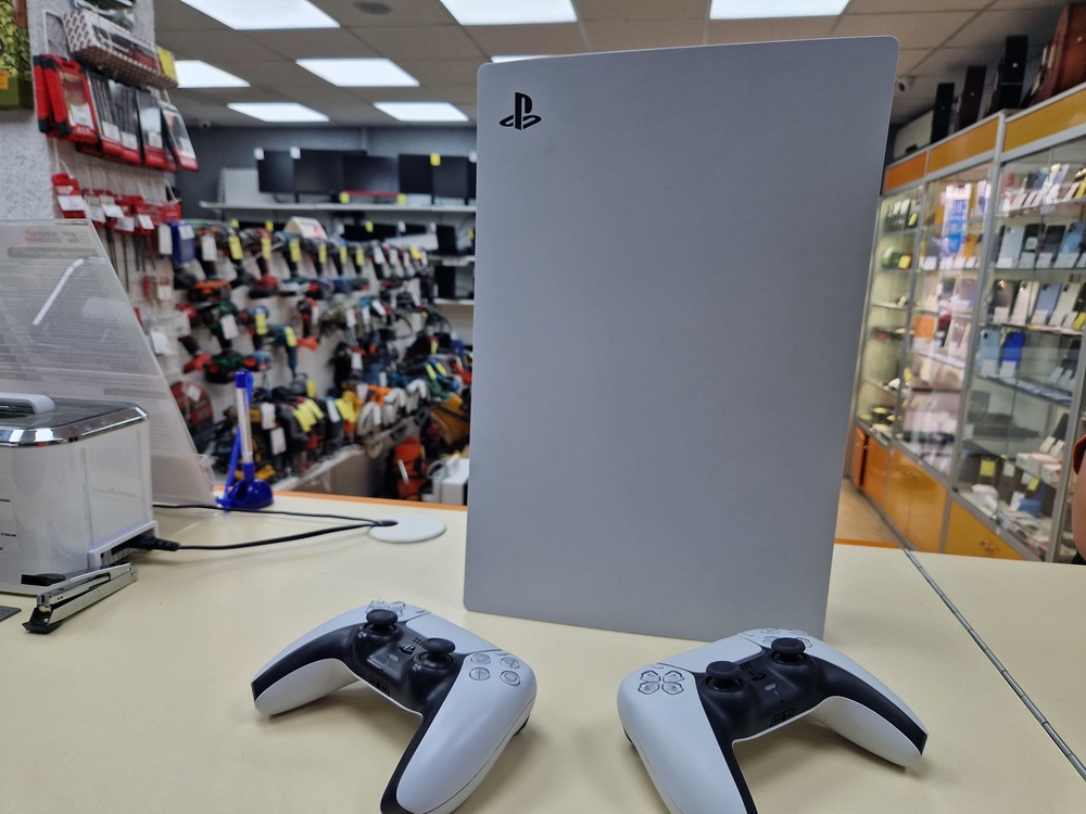 Игровая приставка PlayStation 5 825Gb (С дисководом)