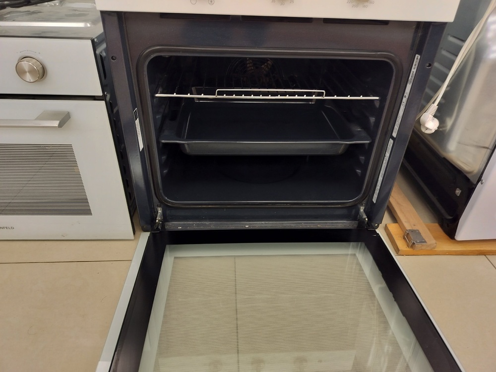 Духовой шкаф Indesit IFW 6530 WH