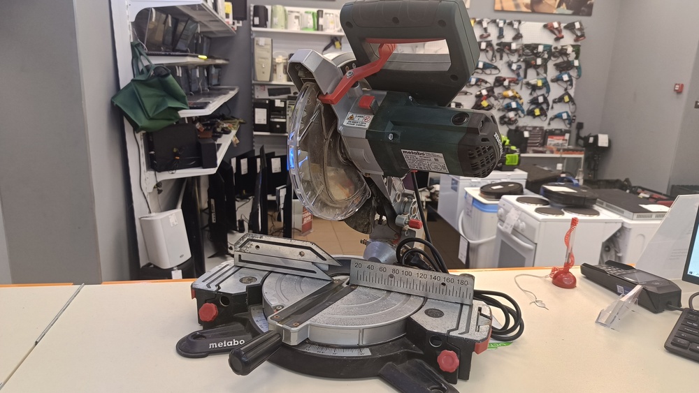 Торцовочная пила METABO KS216M