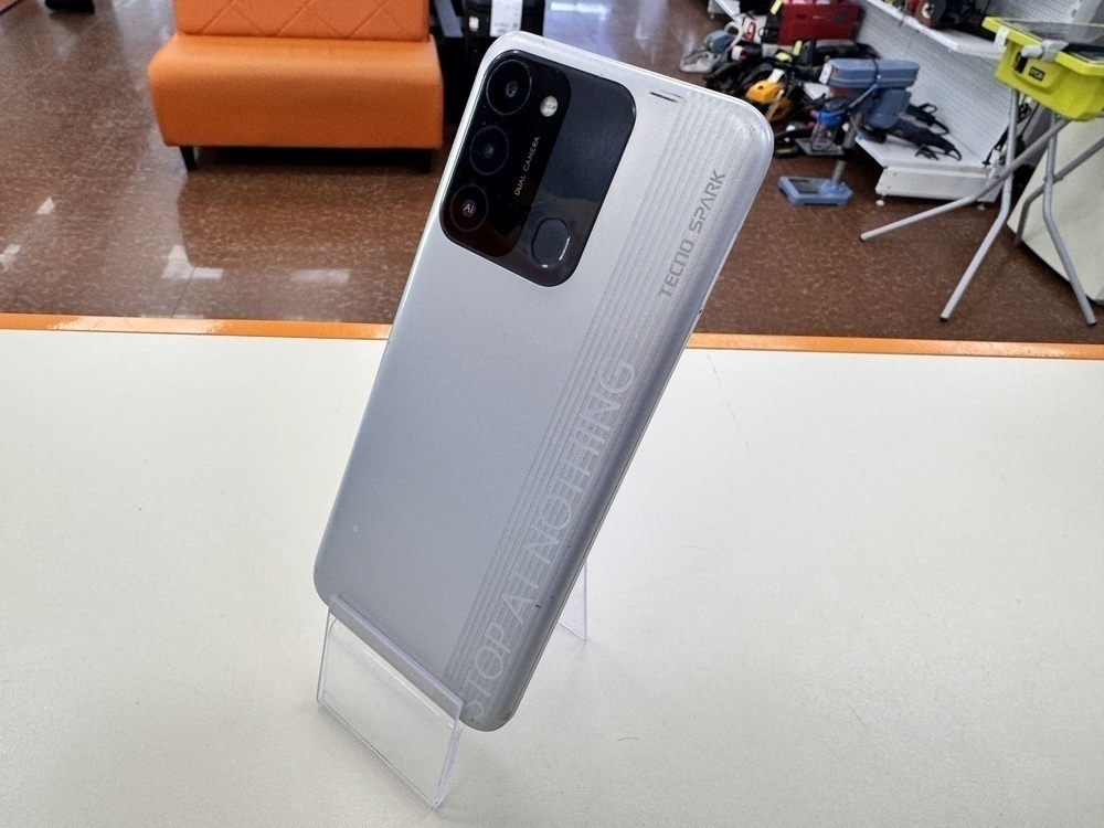 Смартфон Tecno Spark 8C 4/64