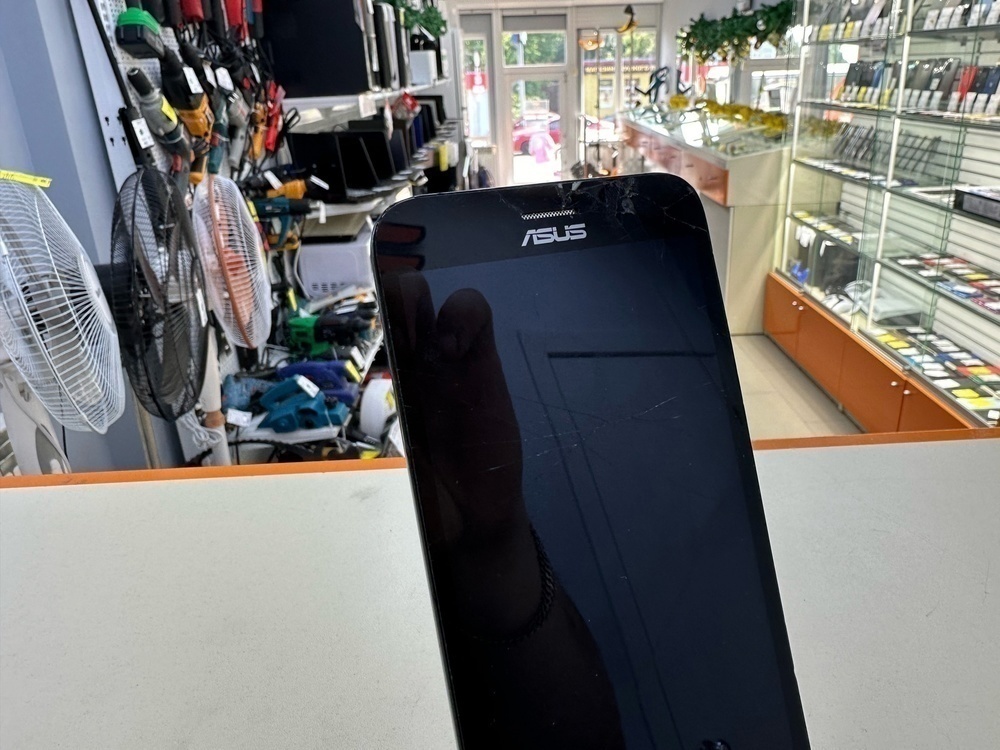 Смартфон Asus ZB500KL