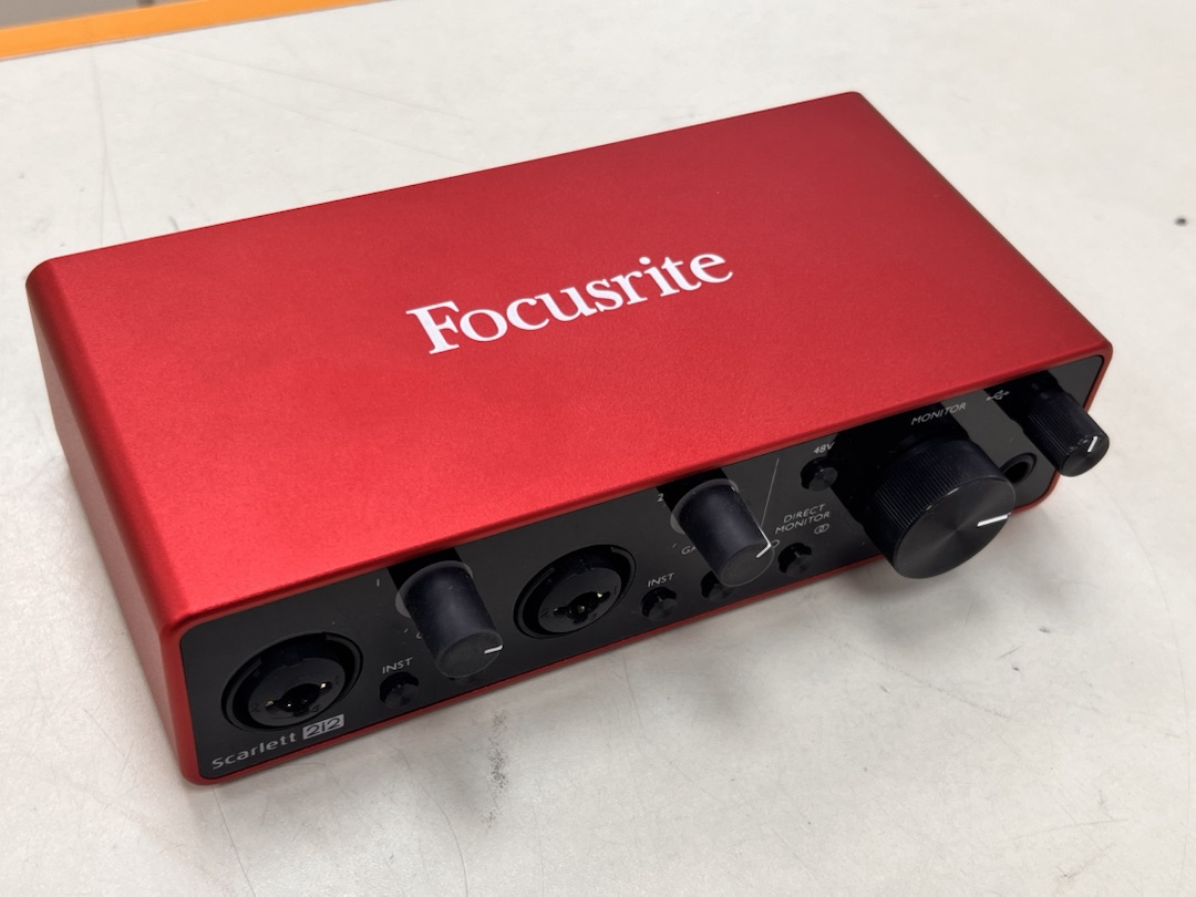 Внешняя звуковая карта Focusrite Scarlett 2i2