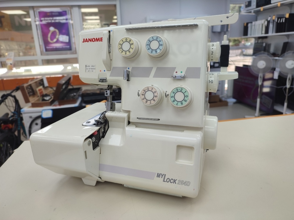 Швейная машина Janome 204D