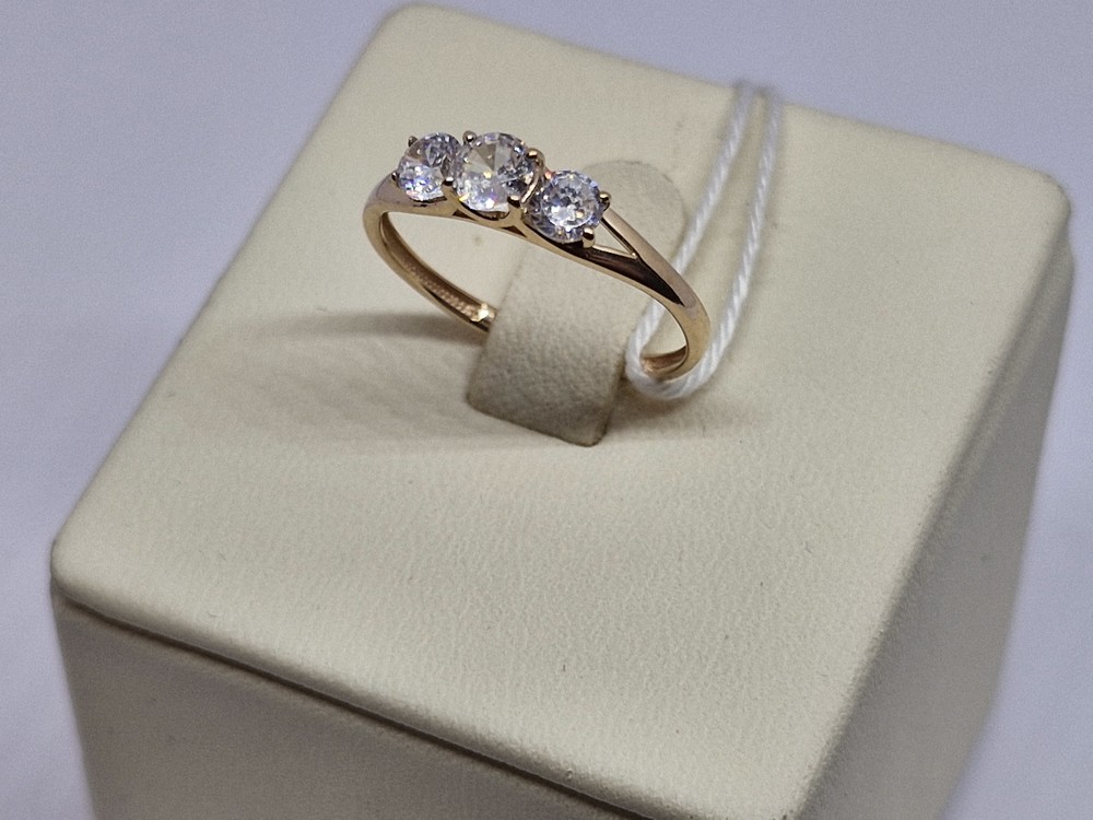 КОЛЬЦО С КАМНЯМИ (Au 375)