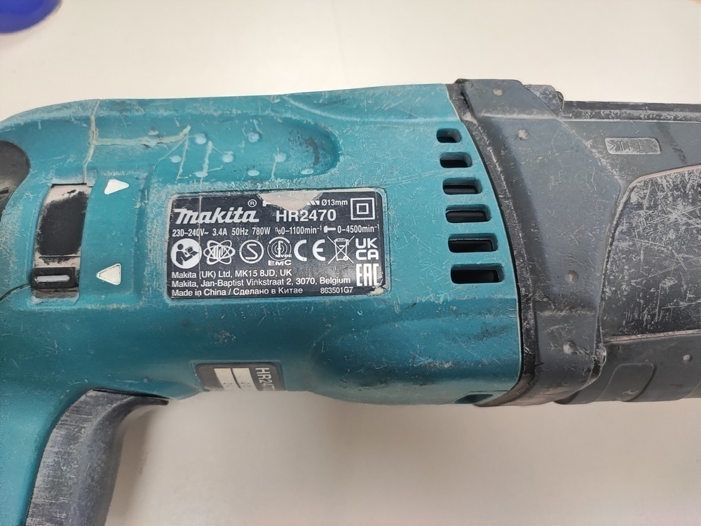 Перфоратор Makita HR2470