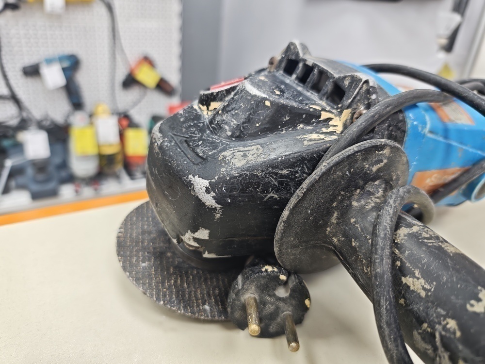 Угловая шлифмашина Stern AG95151P