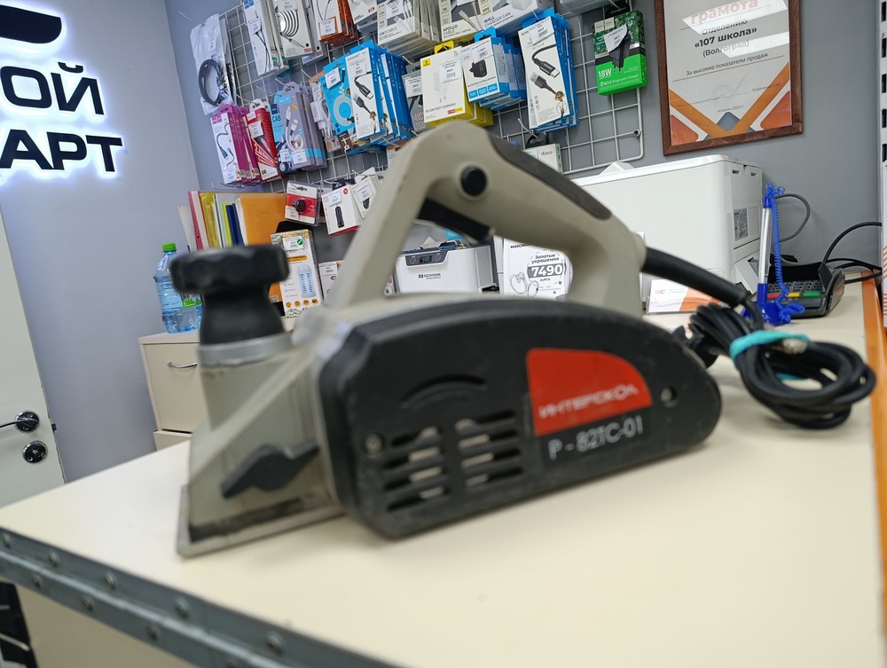 Электрорубанок Интерскол Р-82ТС-01