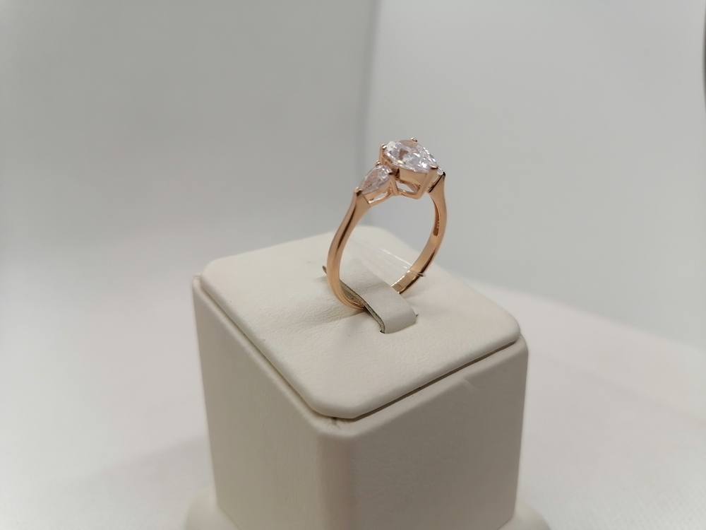 КОЛЬЦО С КАМНЯМИ (Au 585)