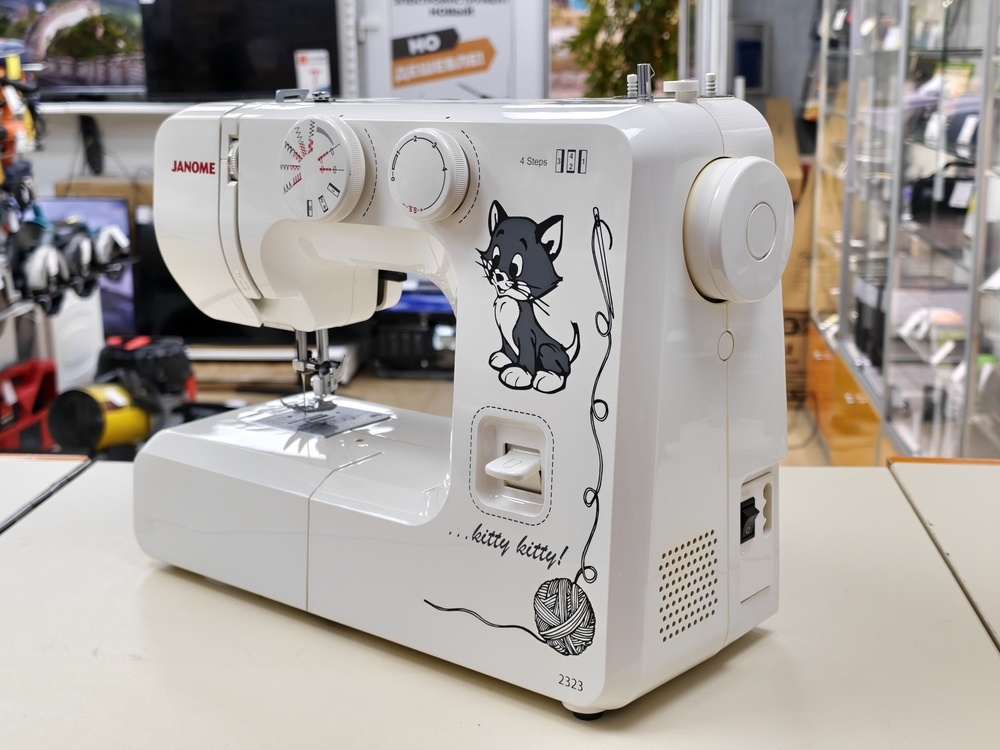Швейная машина Janome 2323