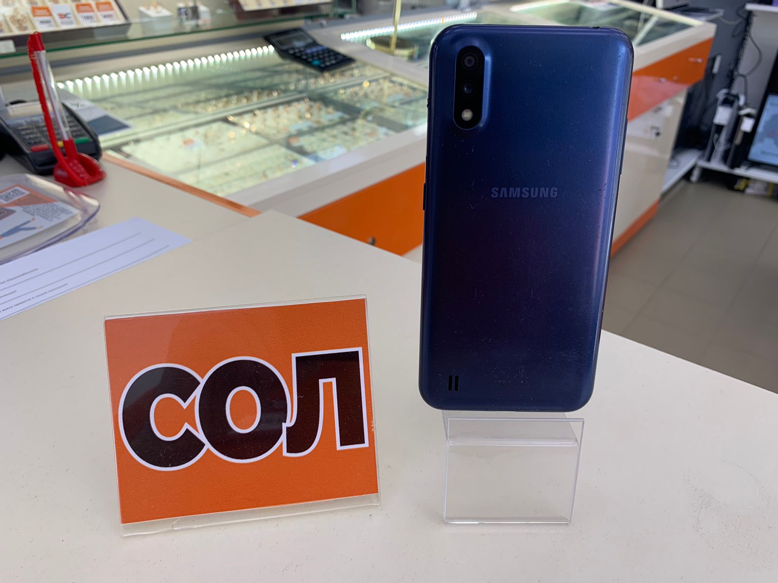 Смартфон Samsung Galaxy A01 2/16 4400033068514 в Волгограде - купить в  интернет-магазине ювелирных украшений и дисконт техники «Золотой Стандарт»